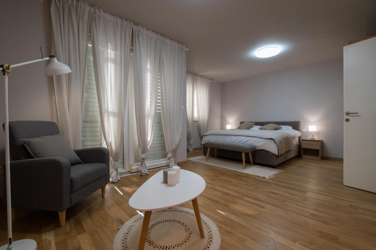 טרוגיר Brand New Aparment With Sea View & Swimming Pool At Ciovo - Villa Fiorentini מראה חיצוני תמונה