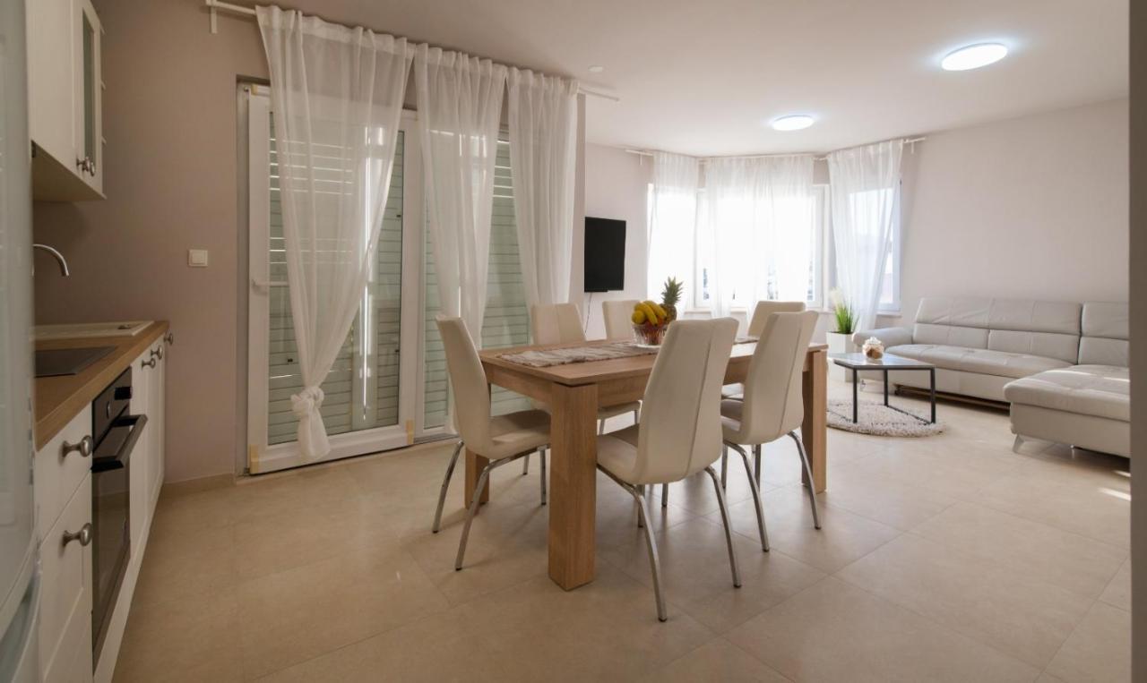 טרוגיר Brand New Aparment With Sea View & Swimming Pool At Ciovo - Villa Fiorentini מראה חיצוני תמונה
